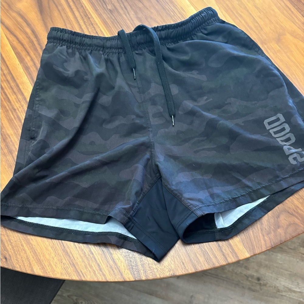 2Pood men’s black workout shorts. Size Medium. Good condition.